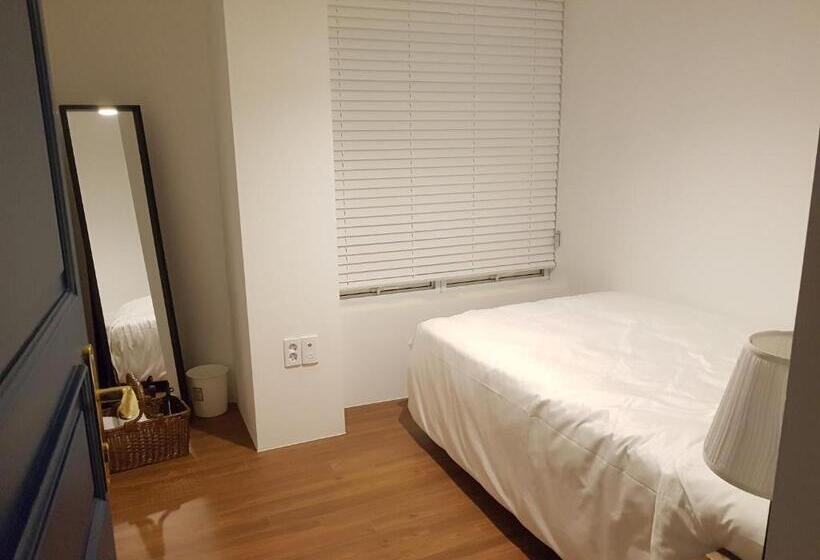 اتاق استاندارد یک تخته با سرویس بهداشتی مشترک, Hostel Single Single