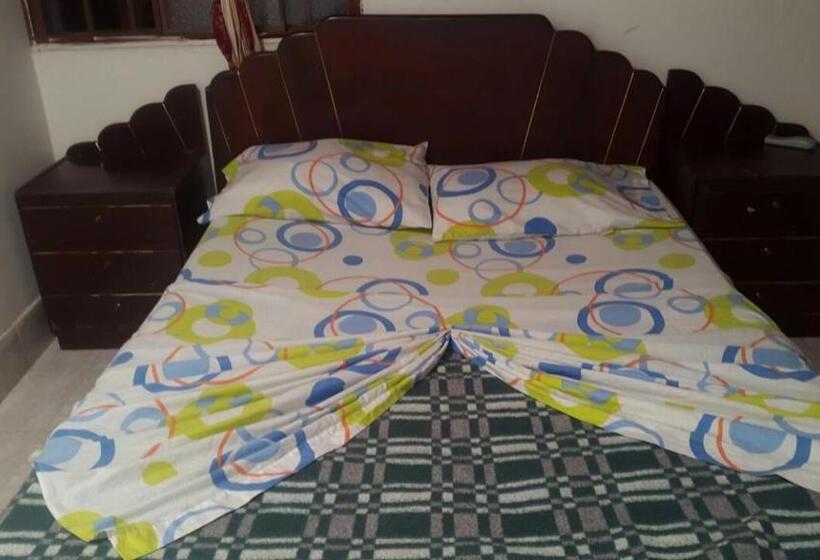 غرفة إقتصادية فردية, El Triangulo