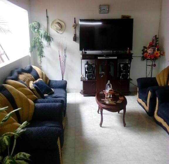 غرفة قياسية ثلاثية, El Triangulo