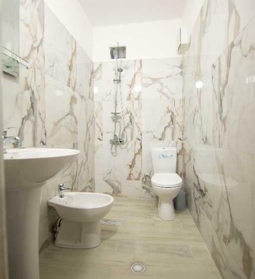 غرفة قياسية ثلاثية, Vila Lika