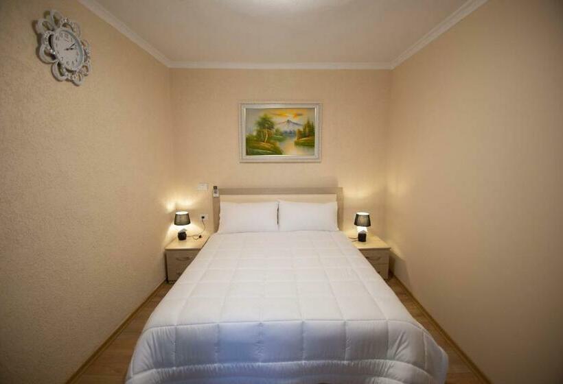 غرفة قياسية ثلاثية, Vila Lika