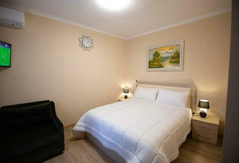 غرفة قياسية ثلاثية, Vila Lika