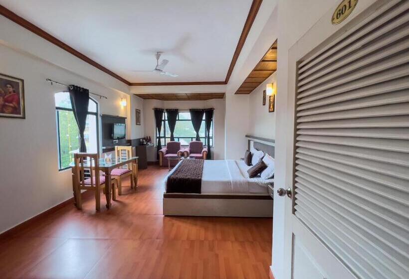 Standardrum, Munnar Castle