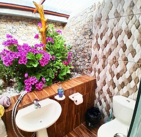 اتاق استاندارد سه نفره, Qalapanqara