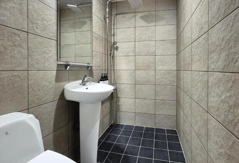 اتاق لوکس, Pension Inn
