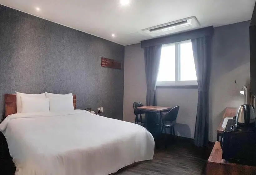 اتاق لوکس, Pension Inn