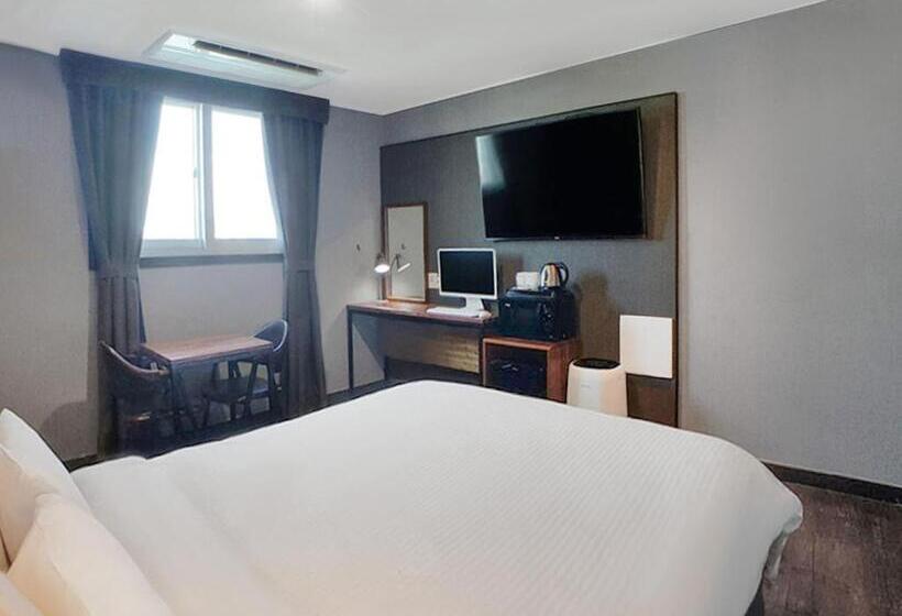 اتاق لوکس, Pension Inn