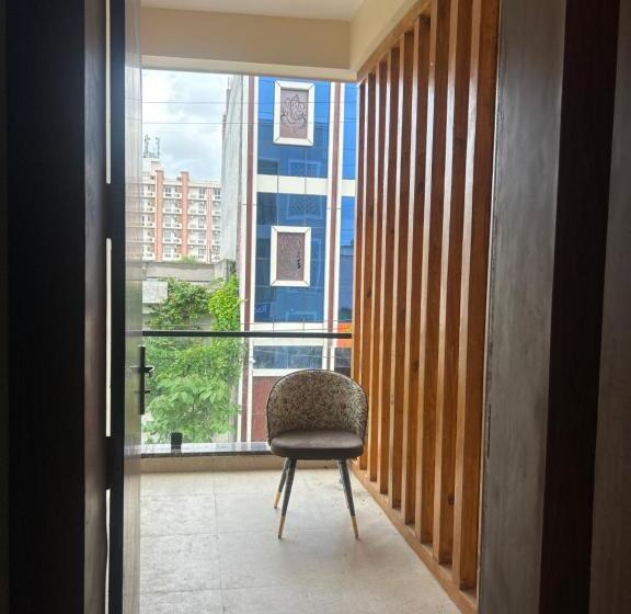 Chambre Standard avec Balcon, O Radha Vrinda