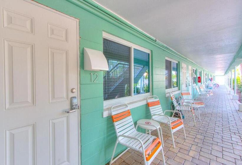 Студия Стандарт, Tropic Terrace Suite #12   Beachfront Resort