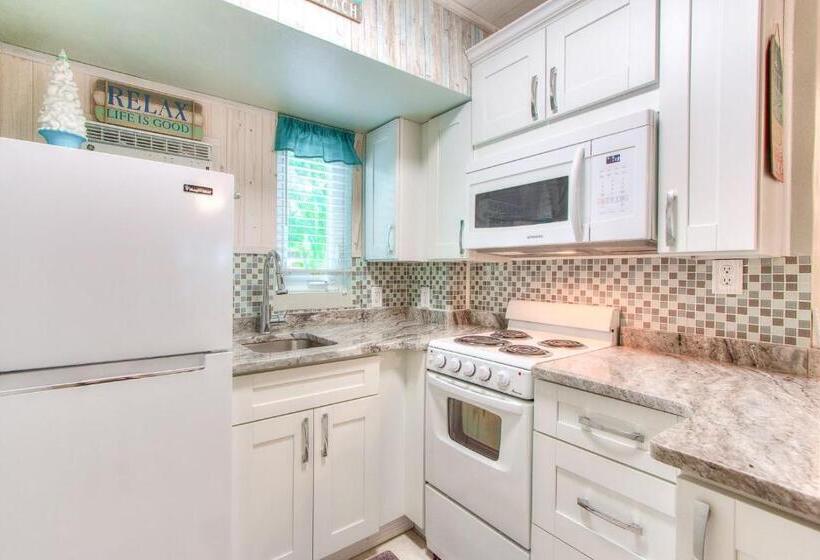 Студия Стандарт, Tropic Terrace Suite #12   Beachfront Resort