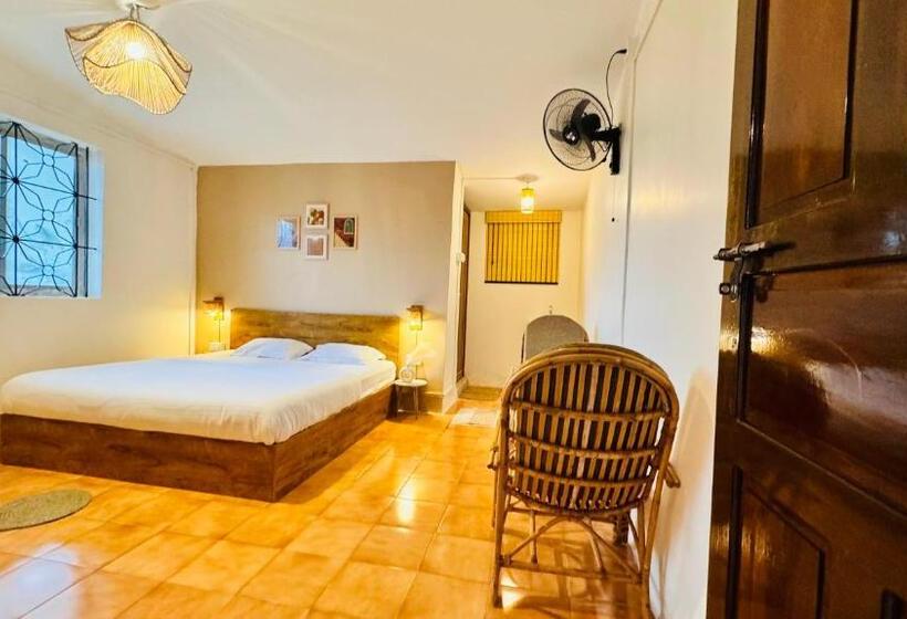 חדר דלוקס, Riversong Bliss