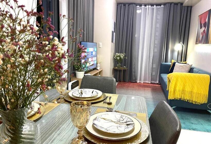 آپارتمان لوکس 2 خوابه, Executive Luxury 2br Condo Unit In Mckinley Hill Bgc Taguig