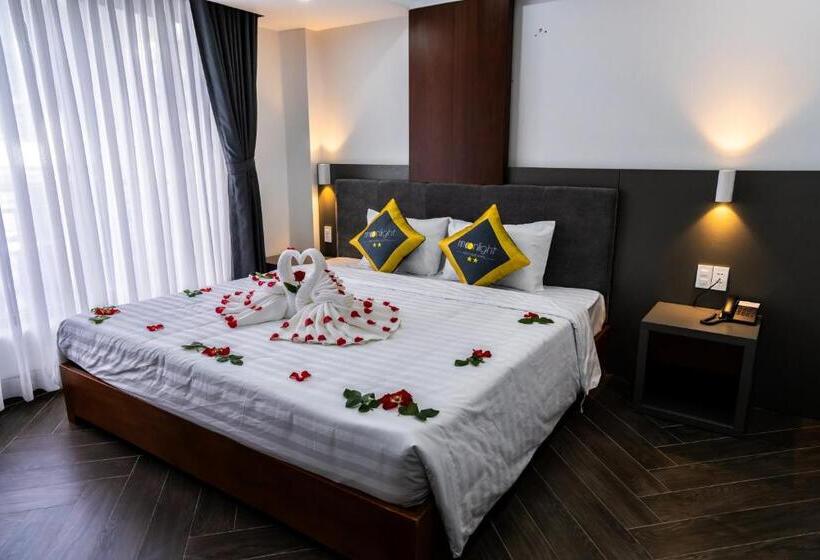 اتاق لوکس, Moonlight Boutique