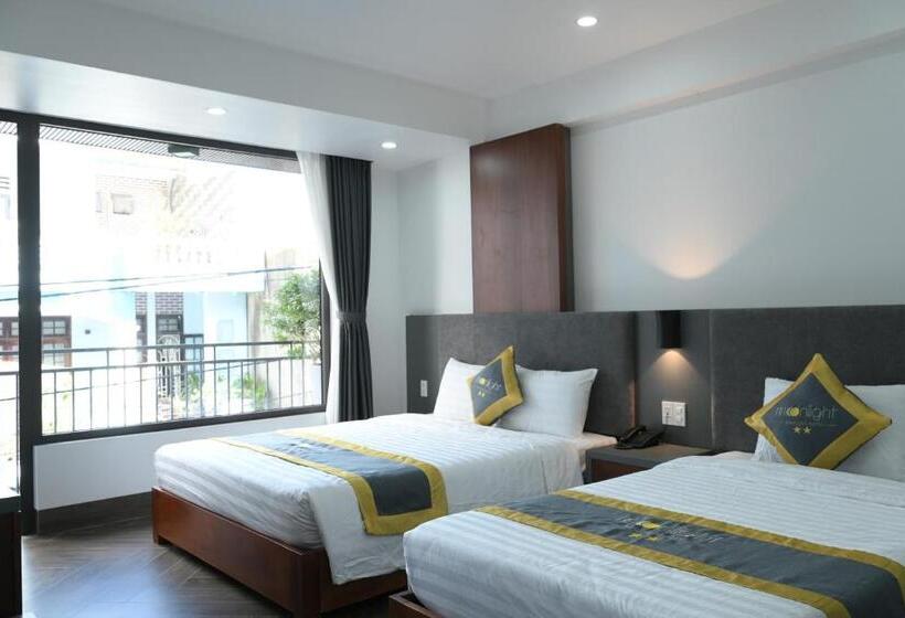 اتاق خانوادگی, Moonlight Boutique