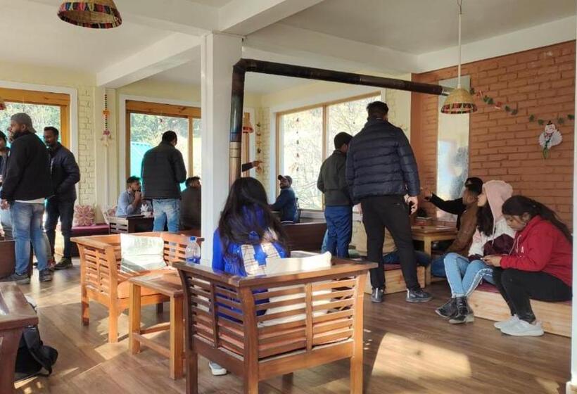 غرفة عائلية, The Satvic Retreat