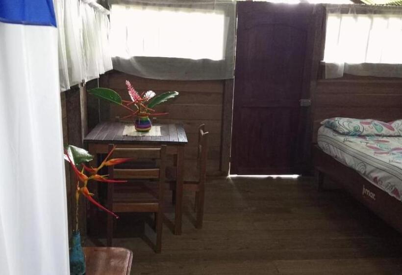 带阳台的豪华间, Posada Madre Tierra