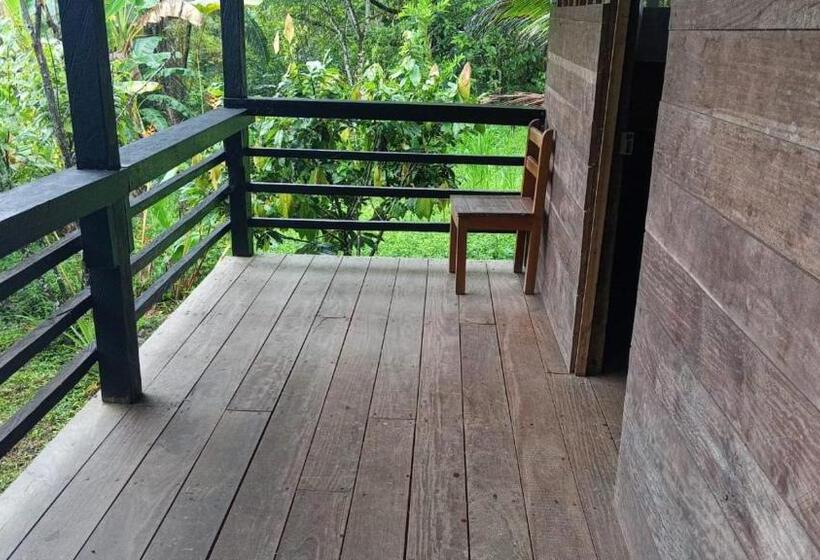 带阳台的豪华间, Posada Madre Tierra