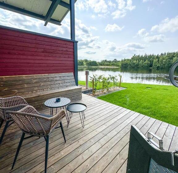 带河湖景观的轻年套房, Veenland