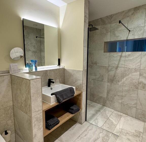 带河湖景观的轻年套房, Veenland