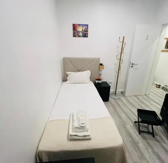 اتاق اکونومی یک تخته, Beautiful Rooms In The Center Of Lisbon