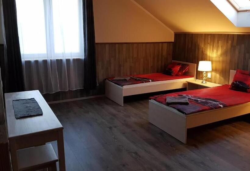 Четырехместный Номер Стандарт с Балконом, Darazsik Pihenőpark