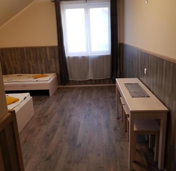 Четырехместный Номер Стандарт с Балконом, Darazsik Pihenőpark