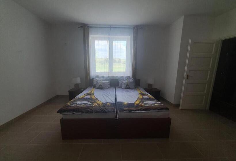 Номер Стандарт, Darazsik Pihenőpark