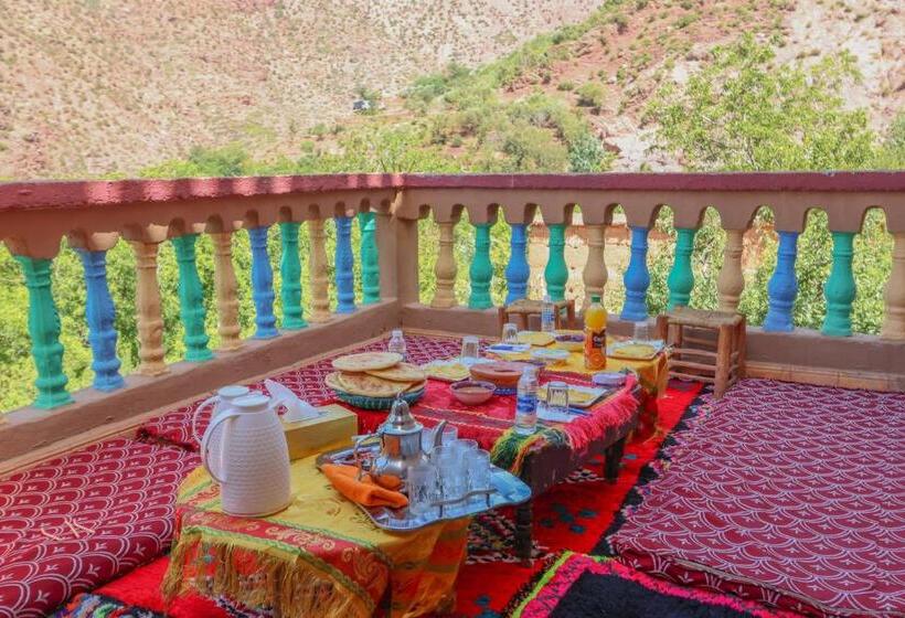 اتاق خانوادگی با چشم‌انداز باغ, Gite Gougadir Imoughlad