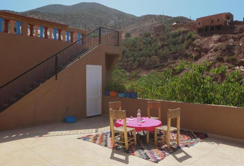 הכלכלה חדר לארבעה עם מקלחת משותפת, Gite Gougadir Imoughlad