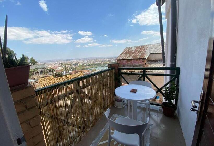 اتاق استاندارد با چشمانداز دریاچه, M Serenity Guest House