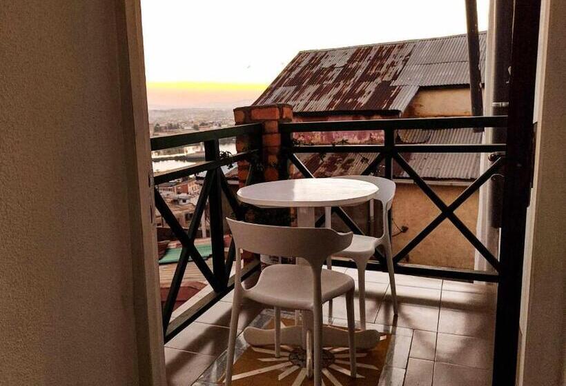 اتاق استاندارد با چشم‌انداز دریاچه, M Serenity Guest House