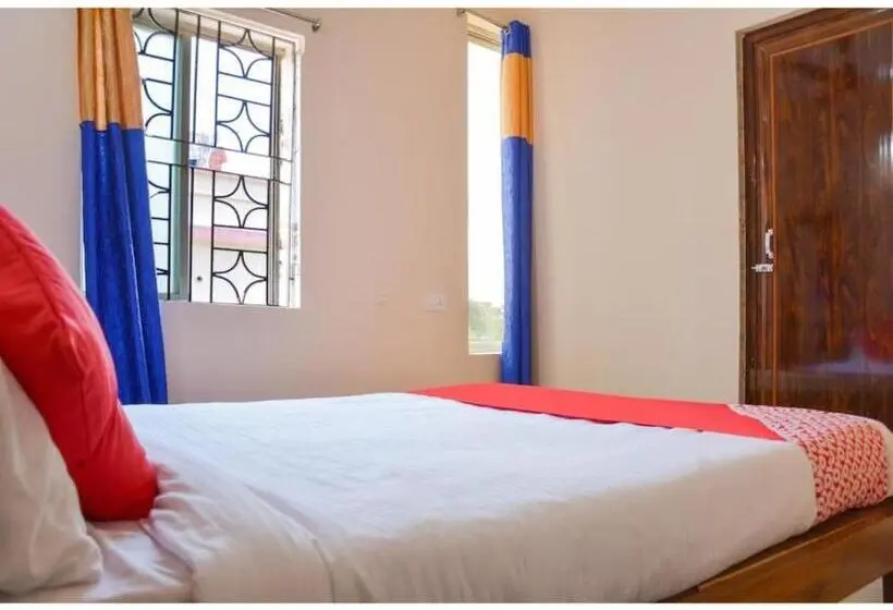 エコノミールーム, Caroline Stay Near Kiit University Budget Friendly  Couple Friendly   Best Seller