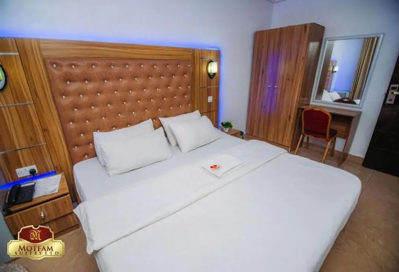 اتاق لوکس با تخت بزرگ, Motfam Suites