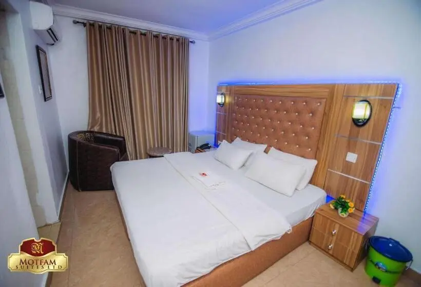 اتاق لوکس با تخت بزرگ, Motfam Suites