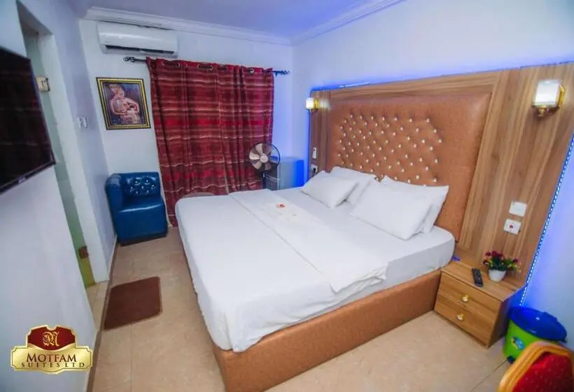 اتاق لوکس با تخت بزرگ, Motfam Suites