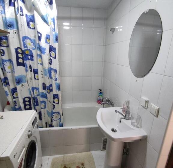 חדר סטנדרט, Amirjon