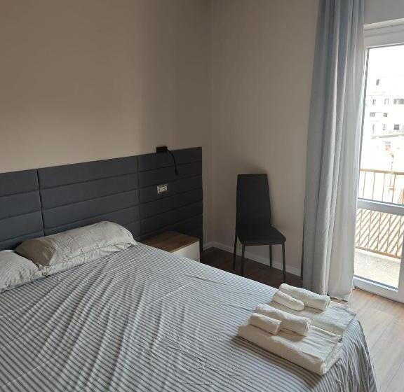 غرفة قياسية, Celeste Home Center