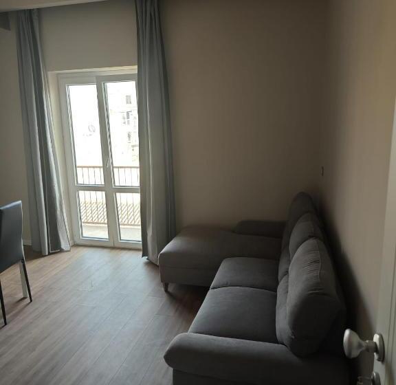 غرفة قياسية, Celeste Home Center