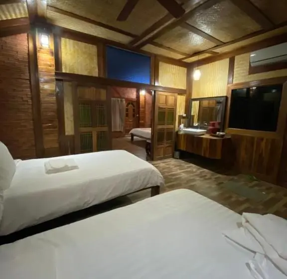 キングサイズベッドのスイートルーム, Denen Resort&minizoo