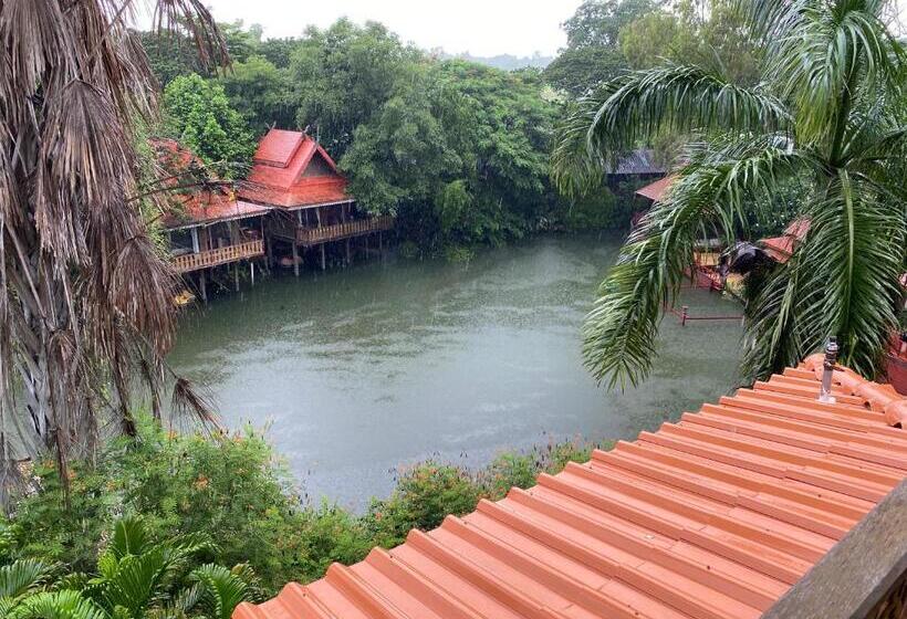 Люкс, Denen Resort&minizoo