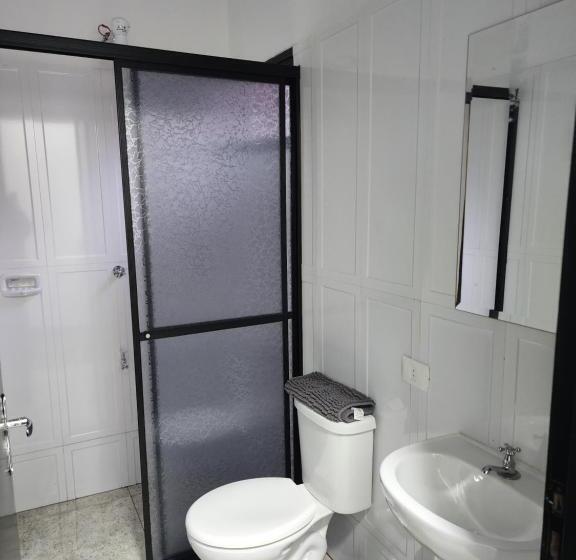 اتاق لوکس سه تخته, Hospedaje Santa Sofía