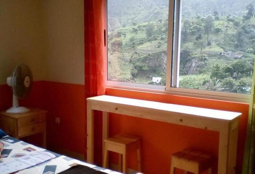 اتاق استاندارد با چشم‌انداز کوهستان, Sandro Paul Residenciel