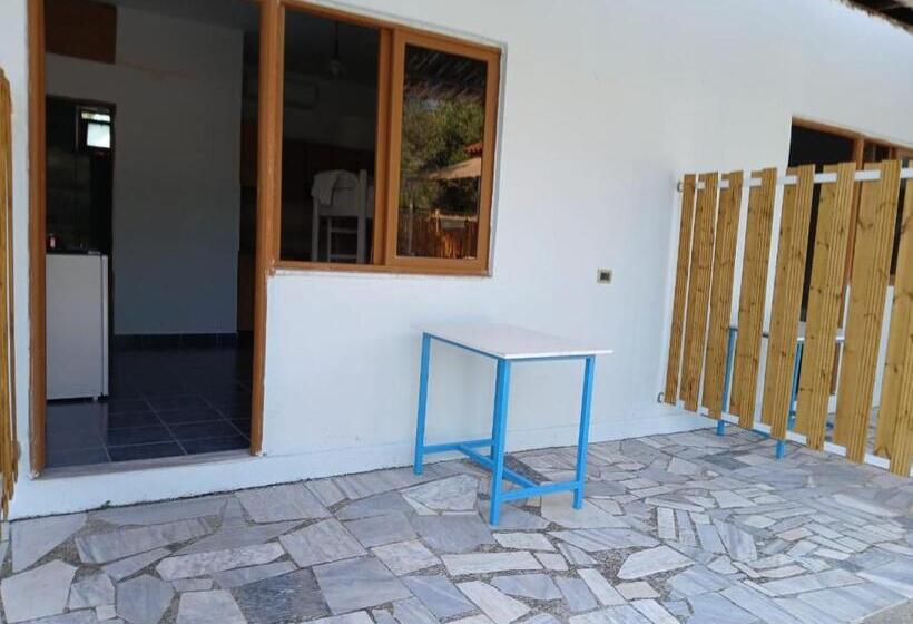 חדר משפחתי, Cleveland Rooms