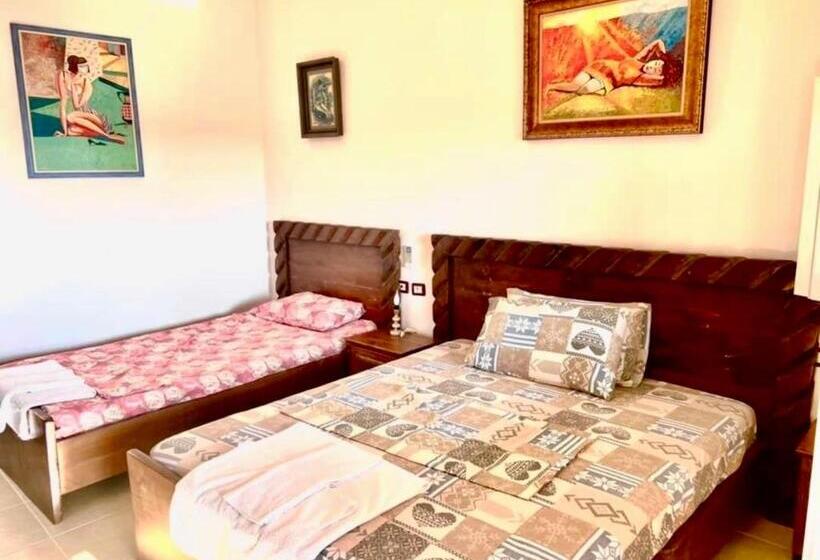 חדר לארבעה סטנדרטי עם מרפסת, Jardin Miraculeux