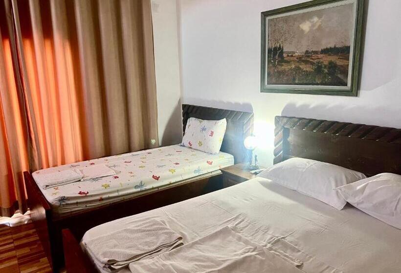 带阳台的三人标准间, Jardin Miraculeux