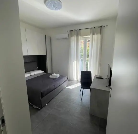 اتاق سوپریور با تخت بزرگ, Leos Rooms