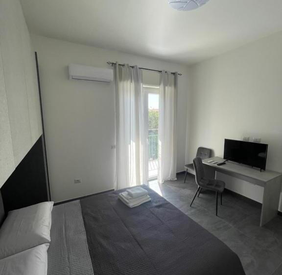 キングサイズベッドのスーペリアルーム, Leos Rooms