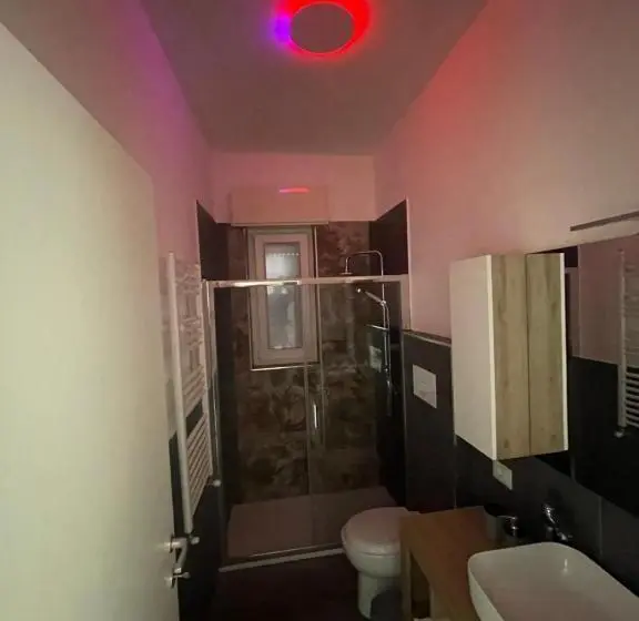 اتاق لوکس یک تخته, Leos Rooms