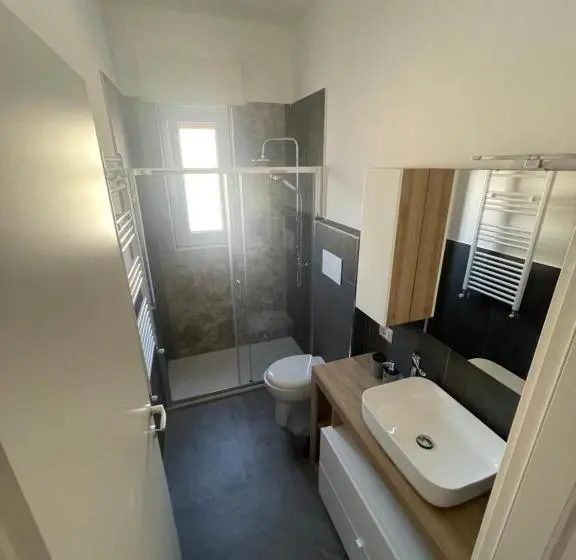 اتاق لوکس یک تخته, Leos Rooms
