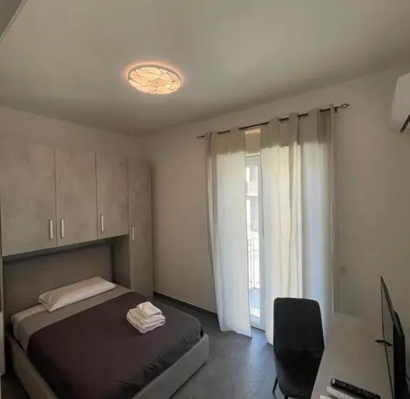 اتاق لوکس یک تخته, Leos Rooms